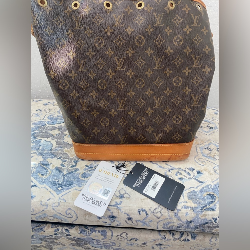 Louis Vuitton bucket handbag large 100% authentic. Pre-owned